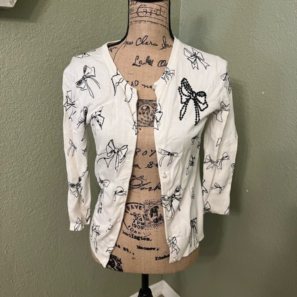 Nue Options Cardigan White and Black